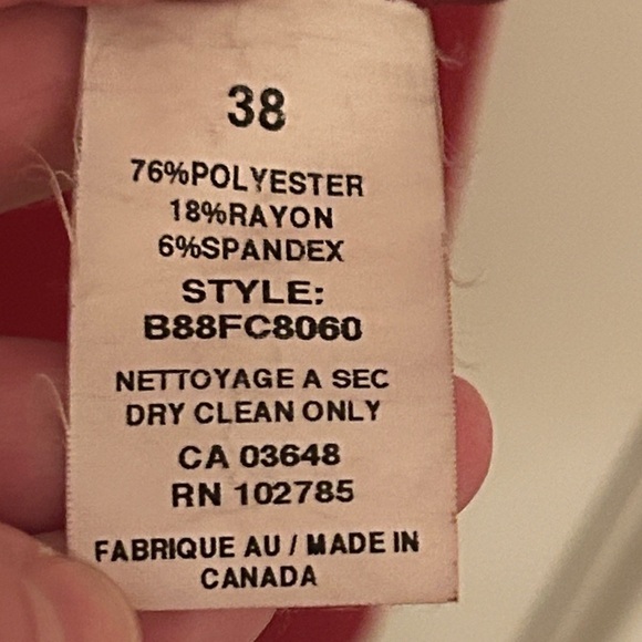 Elegant Puff-Sleeved Red Women's Femme Blazer, size 8/38, Made in Canada - Picture 7 of 10